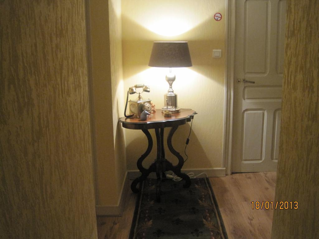 Hotel Le Commerce Neuville  Rom bilde